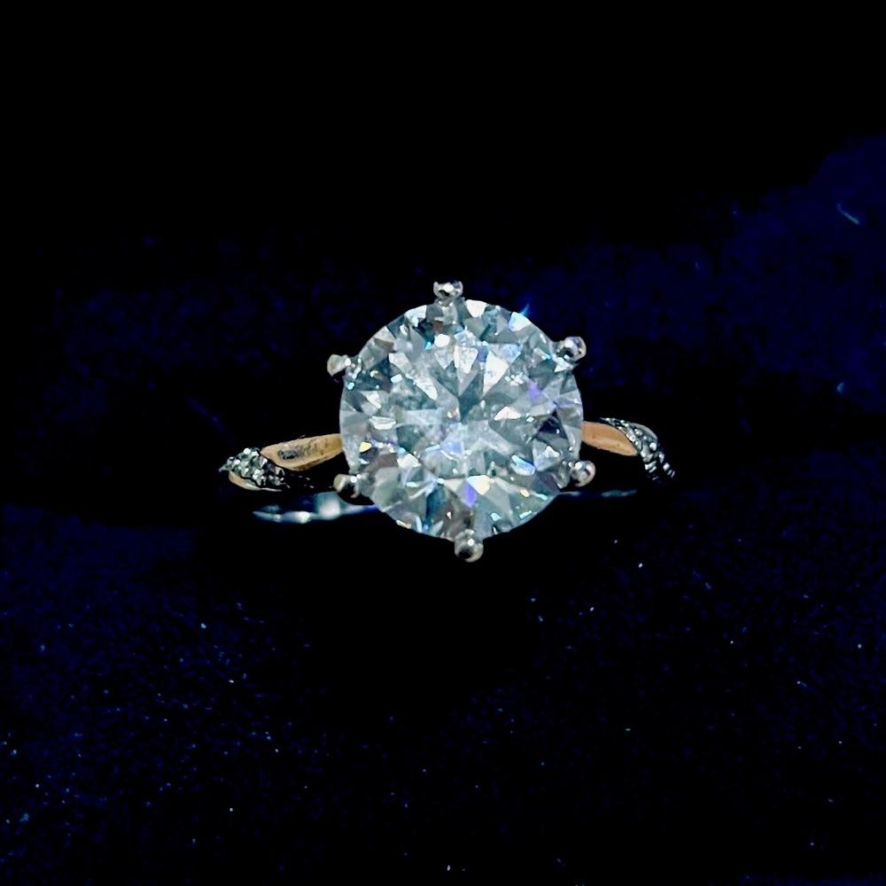 3ct “read your heart” moissanite ring. Size 6